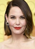 Leslie Bibb