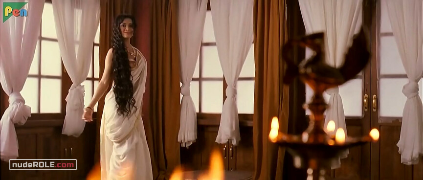 2. Sugandha nude – Rang Rasiya (2008)
