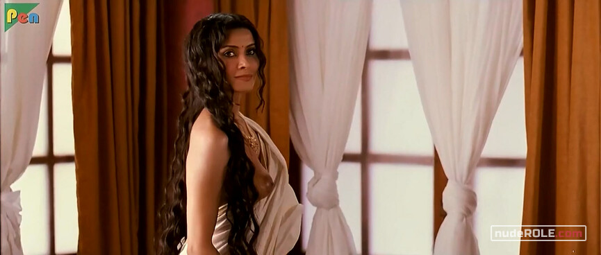 3. Sugandha nude – Rang Rasiya (2008)