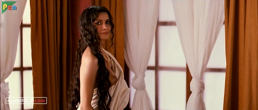 3. Sugandha nude – Rang Rasiya (2008)