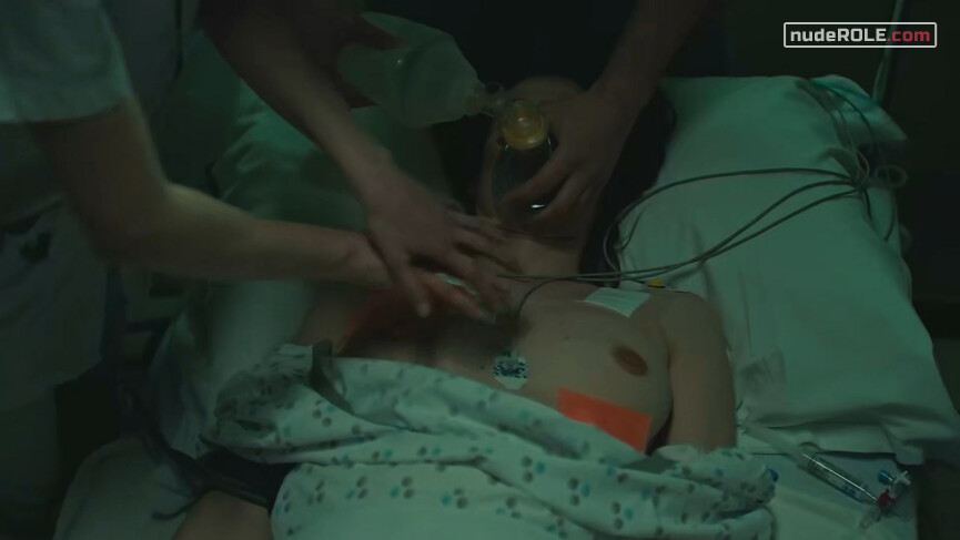 3. Kim De Rooij nude – Undercover s02e01 (2020)
