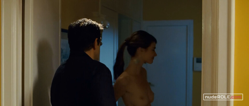 13. Gaia nude, Marika Segato, la figlia di Domenico sexy, Gloria sexy – A Flat for Three (2012)