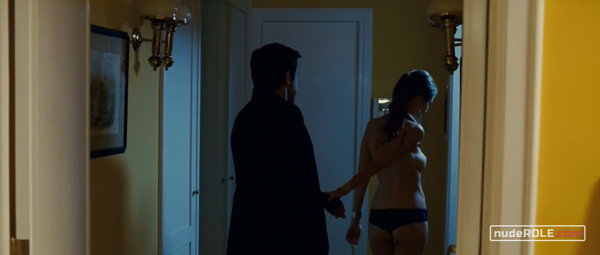 14. Gaia nude, Marika Segato, la figlia di Domenico sexy, Gloria sexy – A Flat for Three (2012)