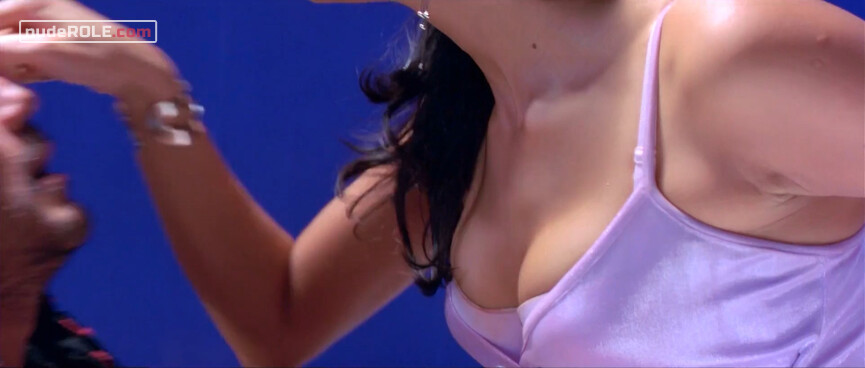 7. Rina Kaif sexy, Anu Gaekwad sexy – Boom (2003)