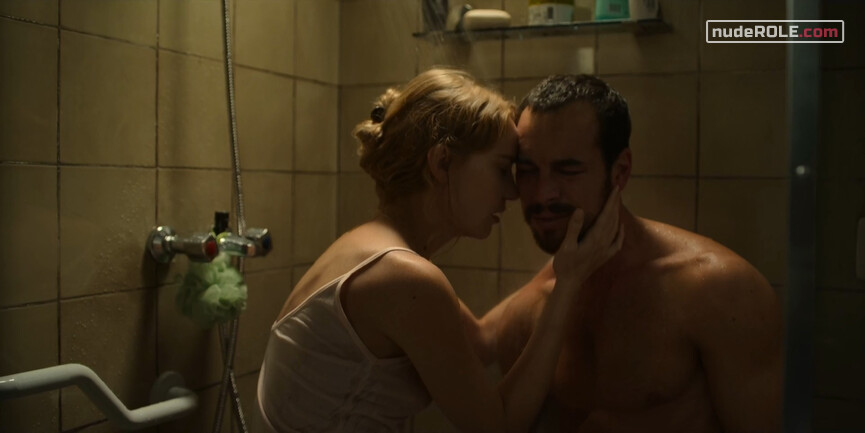 6. Vane nude – The Paramedic (2020)