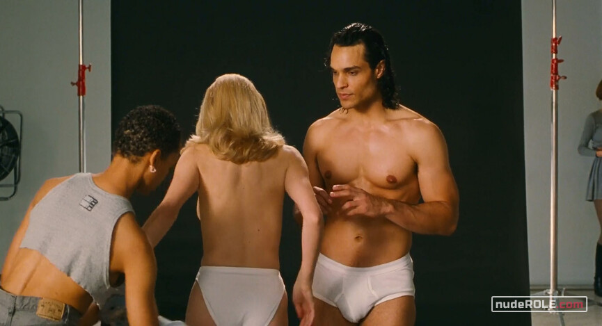 39. Mary nude, Tina sexy, Sahara nude – The Real Blonde (1997)
