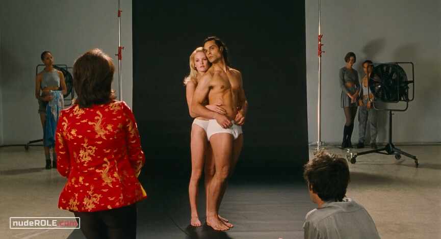 41. Mary nude, Tina sexy, Sahara nude – The Real Blonde (1997)