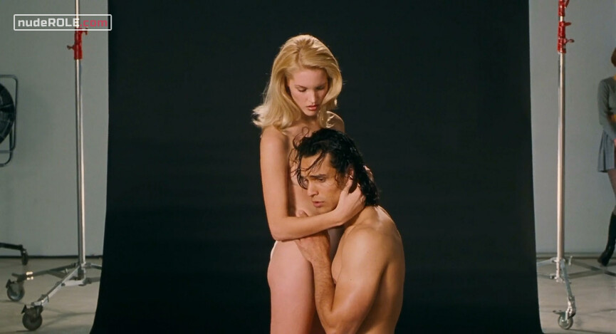 42. Mary nude, Tina sexy, Sahara nude – The Real Blonde (1997)