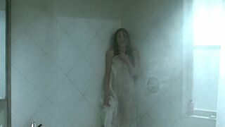 Shower Woman nude – Unleashed (2005)