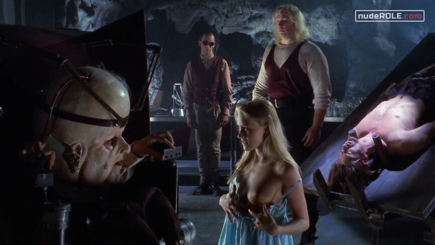 13. Loretta nude, Ernestina (as Dianne Colazzo) nude – Head of the Family (1996)