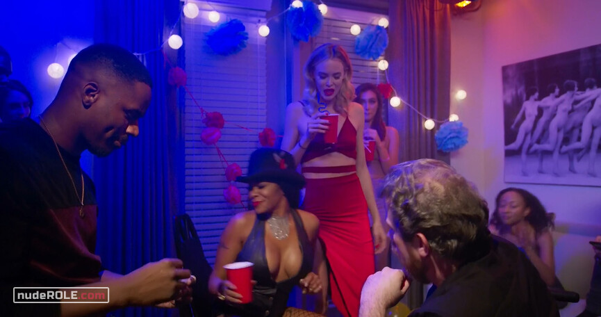 4. Ali Silver nude, Jazmine nude, Tatyana sexy – Loves Me, Loves Me Not (2019)