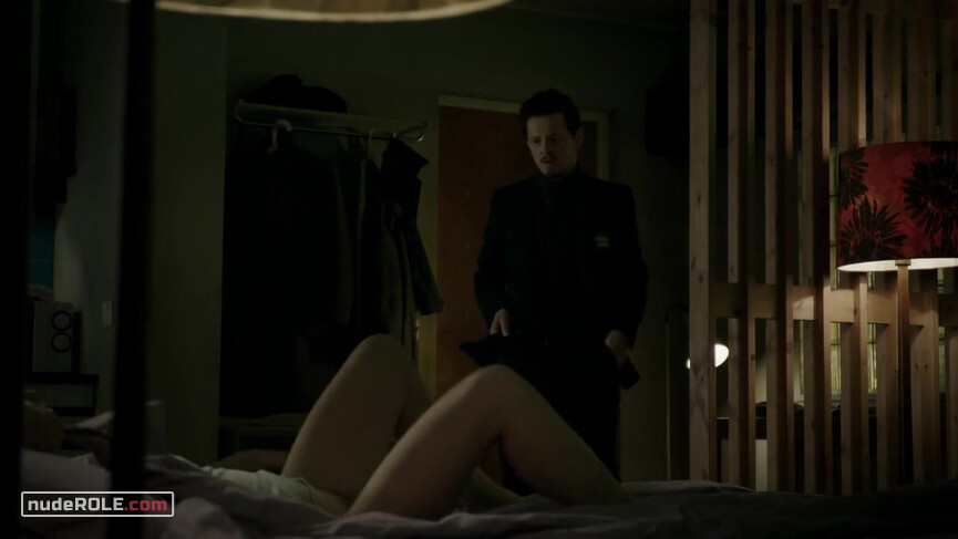 3. Saga Norén nude – The Bridge s03e04 (2011)