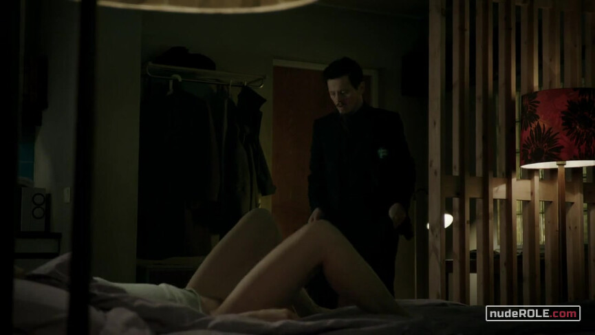 4. Saga Norén nude – The Bridge s03e04 (2011)