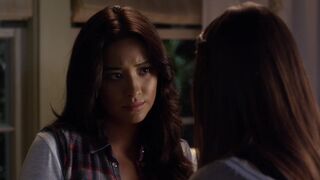 Emily Fields sexy, Paige McCullers sexy – Pretty Little Liars s03e20 (2015)