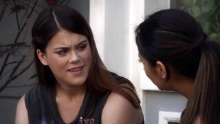 Emily Fields sexy, Paige McCullers sexy – Pretty Little Liars s03e10 (2015)