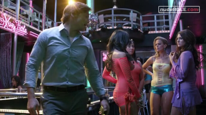 2. Nadia sexy – Dexter s07e02 (2012)