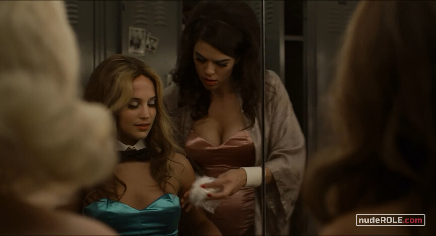 2. Young Gloria Steinem sexy, Dorothy Pitman Hughes sexy, Gloria Steinem sexy – The Glorias (2020)