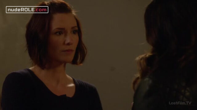 2. Alexandra "Alex" Danvers sexy, Maggie Sawyer sexy – Supergirl s02e08 (2016)