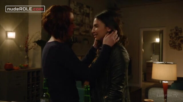 6. Alexandra "Alex" Danvers sexy, Maggie Sawyer sexy – Supergirl s02e08 (2016)