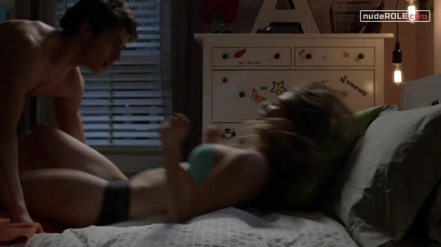 1. Amy Raudenfeld sexy – Faking It s01e08 (2014)