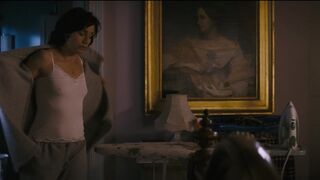 Gloria Goodfellow sexy – Keeping Mum (2005)