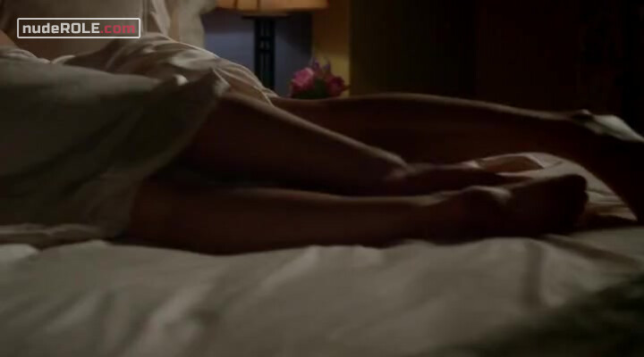 1. Alison DiLaurentis sexy, Emily Fields sexy – Pretty Little Liars s07e20 (2016)