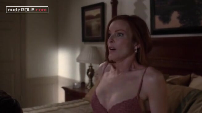 6. Bree Van de Kamp sexy – Desperate Housewives s03e01 (2004)