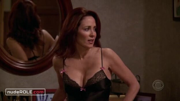 4. Debra Barone sexy – Everybody Loves Raymond s09e14 (2004)