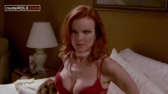 11. Bree Van de Kamp sexy – Desperate Housewives s01e06 (2004)