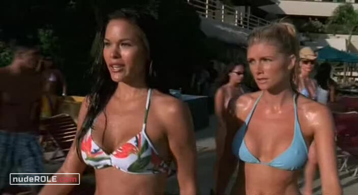 1. Leigh Dyer sexy, Kekoa Tanaka sexy – Baywatch: Hawaiian Wedding (2003)