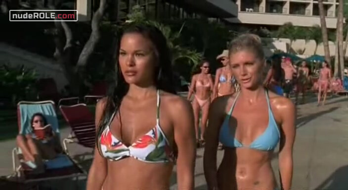 2. Leigh Dyer sexy, Kekoa Tanaka sexy – Baywatch: Hawaiian Wedding (2003)