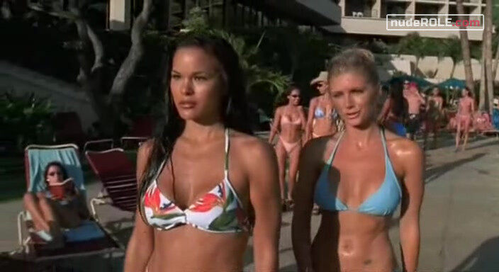 2. Leigh Dyer sexy, Kekoa Tanaka sexy – Baywatch: Hawaiian Wedding (2003)