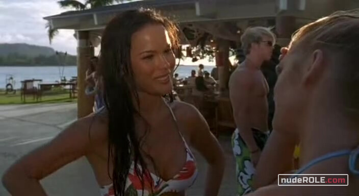 3. Leigh Dyer sexy, Kekoa Tanaka sexy – Baywatch: Hawaiian Wedding (2003)
