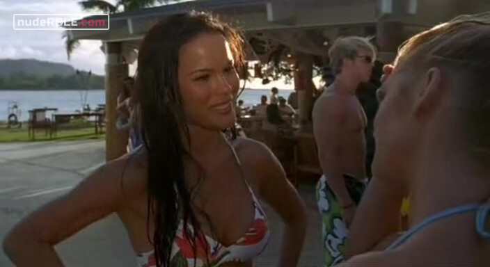 3. Leigh Dyer sexy, Kekoa Tanaka sexy – Baywatch: Hawaiian Wedding (2003)