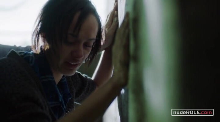 1. Riley sexy – Hit & Miss s01e03 (2012)