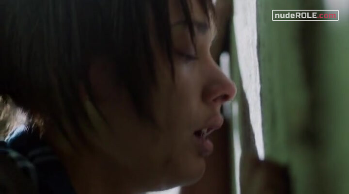 8. Riley sexy – Hit & Miss s01e03 (2012)