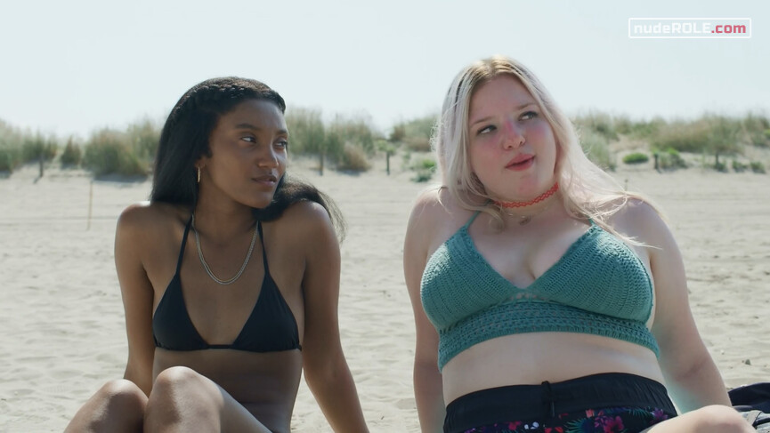 1. Caitlin Poythress sexy, Valentina sexy, Britney Orton sexy – We Are Who We Are s01e02 (2020)