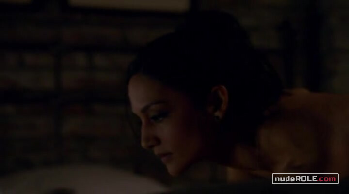 5. Kalinda Sharma sexy, Detective Jenna Villette sexy – The Good Wife s05e11 (2013)