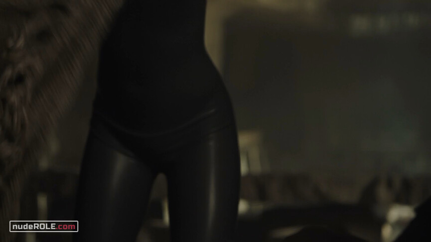 6. Mother sexy – Raised by Wolves s01e04 (2020)