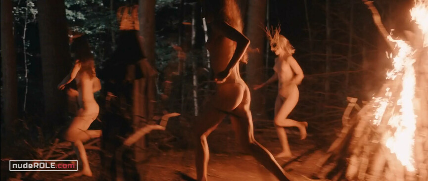 16. Sarah Noles sexy – Evil Takes Root (2020)