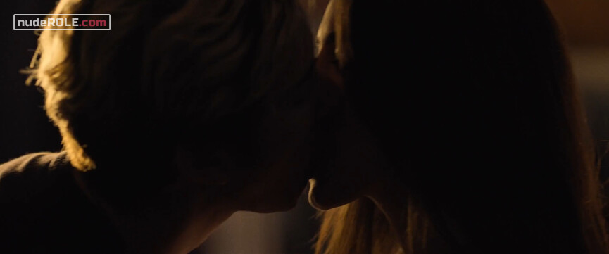 1. Mia Sutton sexy – Death Note (2017)