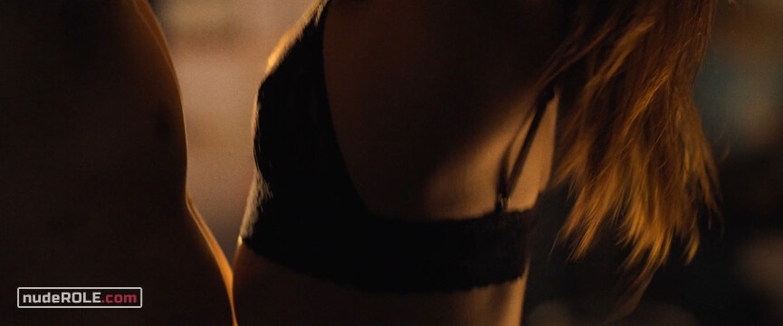 2. Mia Sutton sexy – Death Note (2017)