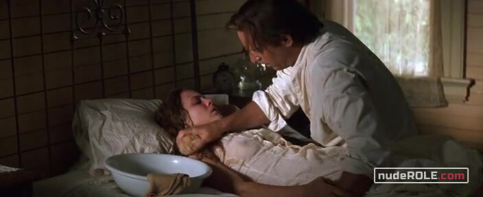 2. Urilla Sutherland sexy – Wyatt Earp (1994)