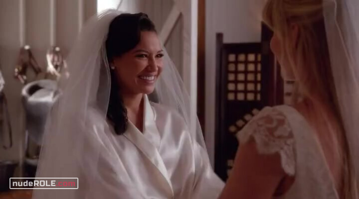 1. Santana Lopez sexy – Glee s06e08 (2015)