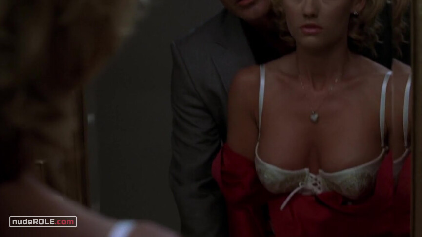 2. Kimber Henry sexy – Nip/Tuck s04e07 (2007)