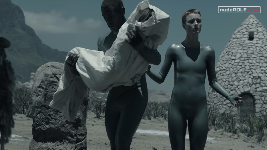 18. Mother nude – Raised by Wolves s01e01 (2020)
