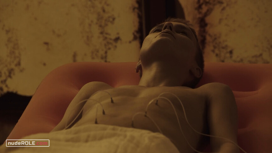 6. Mother nude – Raised by Wolves s01e01 (2020)