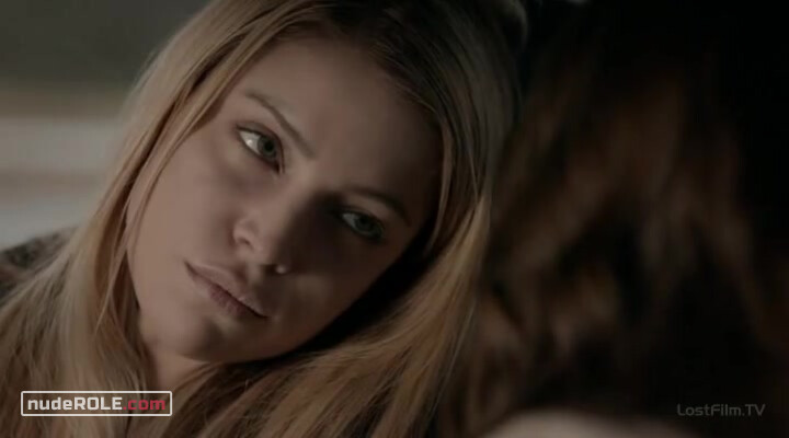 1. Nora Hildegard sexy, Mary Louise sexy – The Vampire Diaries s07e16 (2015)