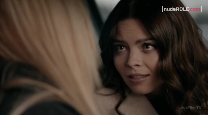 2. Nora Hildegard sexy, Mary Louise sexy – The Vampire Diaries s07e16 (2015)