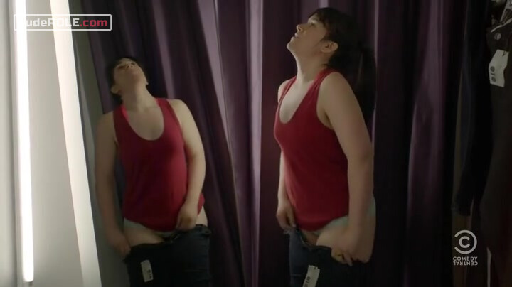 4. Ilana Wexler nude, Abbi Abrams sexy – Broad City s02e01 (2014)